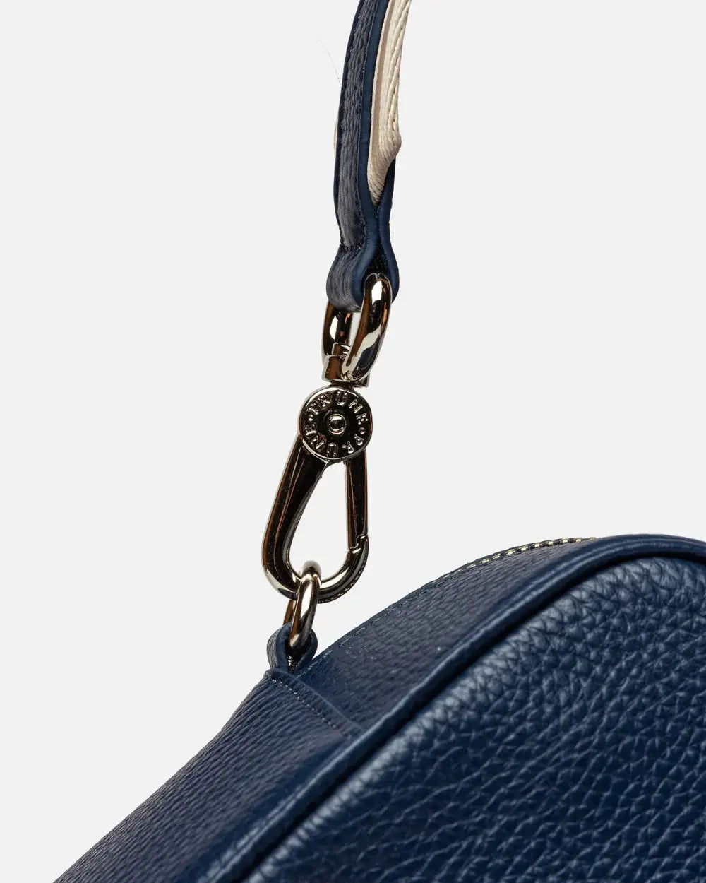CARTERA DE MANO THE CLUB EN CUERO GRANEADO