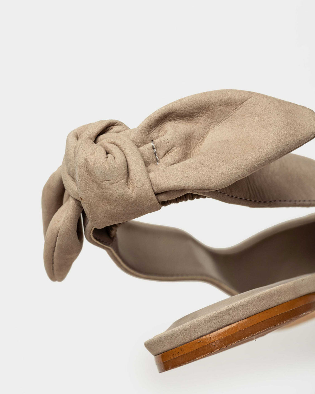 MULE CLAIRE EN CUERO NOBUK